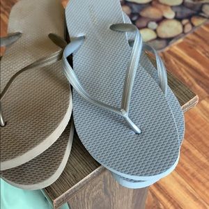 2 pairs of old navy flip flops silver and bronze